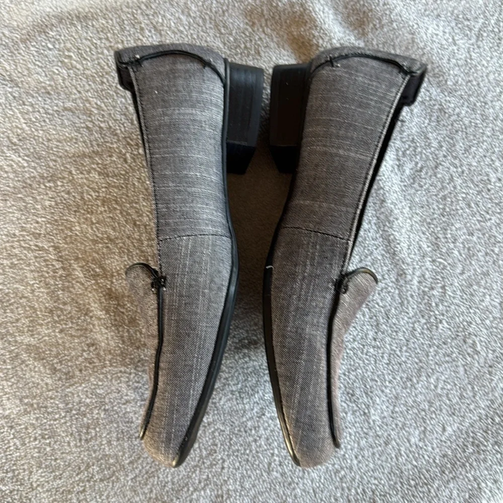 Clarks‎ Artisian loafers women’s size 7.5 7 1/2 Clark’s Keesha Luca Gray Slip-On